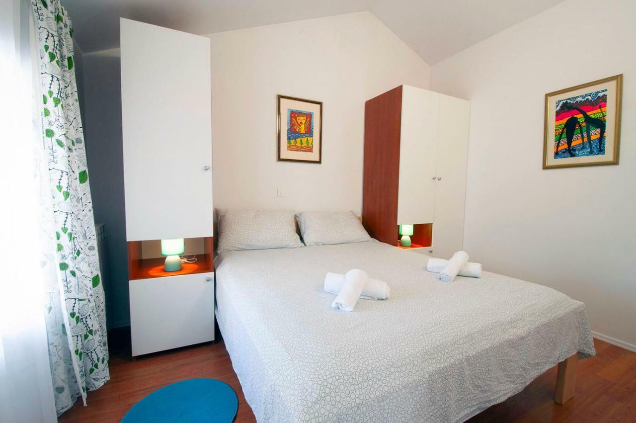 Apartment Dva Oriha Funtana Exterior photo