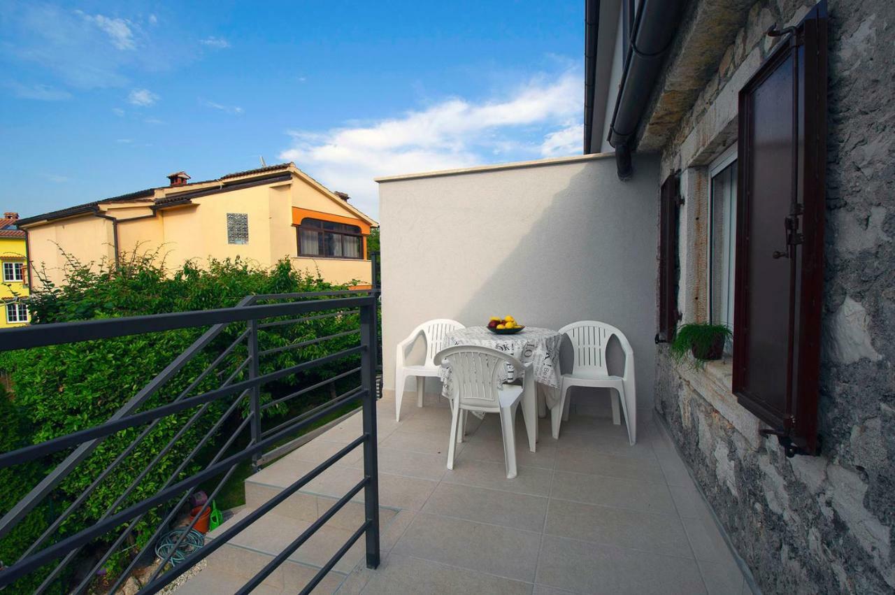 Apartment Dva Oriha Funtana Exterior photo