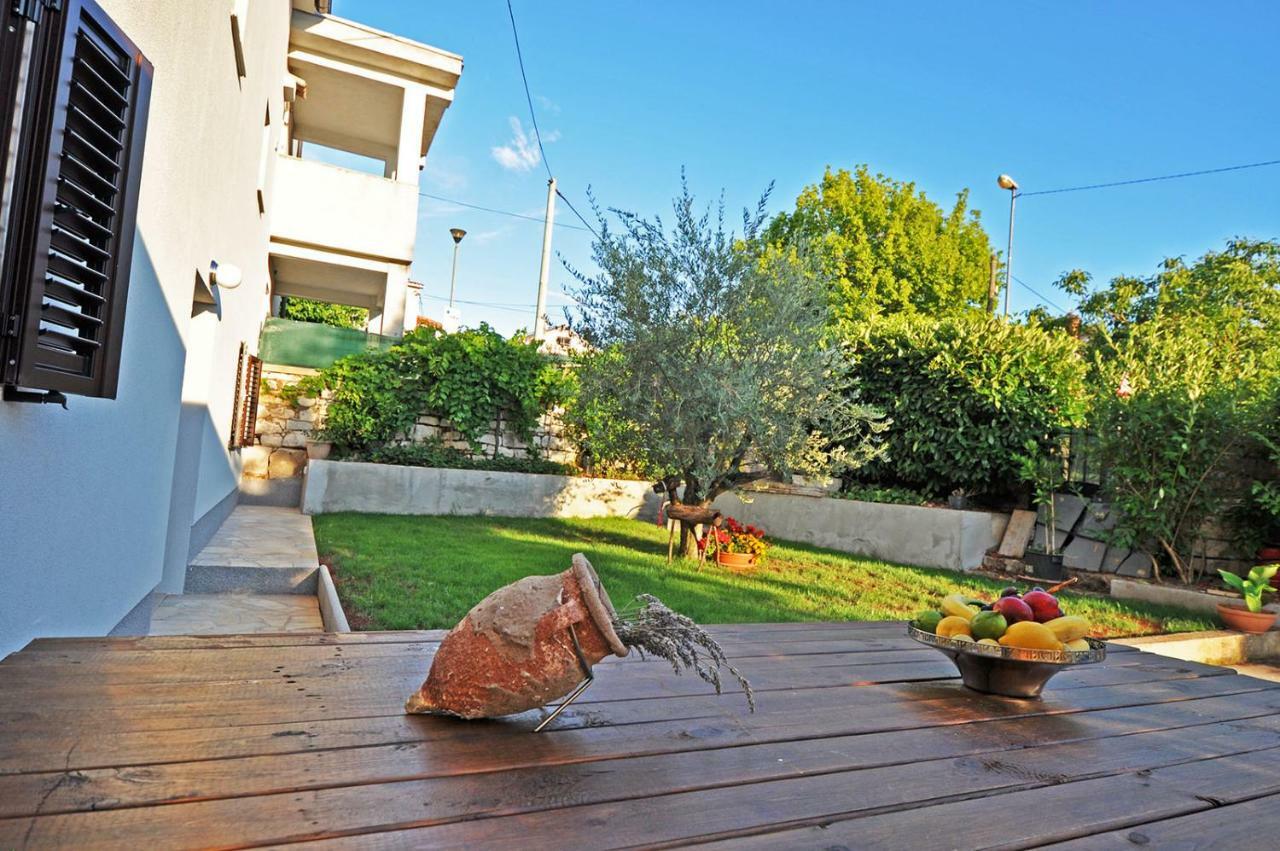 Apartment Dva Oriha Funtana Exterior photo